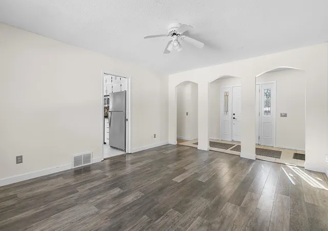 Photo 4 of Single family home for sale at 5885 Hidden Oaks Cir SE, Prior Lake, MN 55372 | MLS# 7138445 | Listing updated on 2026-09-09
