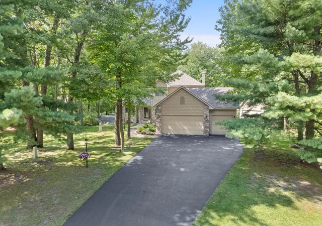 Photo 3 of Single family home for sale at 2733 158th Avenue NE, Andover, MN 55304 | MLS# 7138948 | Listing updated on 2026-09-17