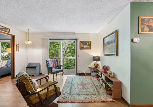 Listing Photo 2 - Condo for sale in building located at 973 Greenhaven Dr, Saint Paul, MN 55127