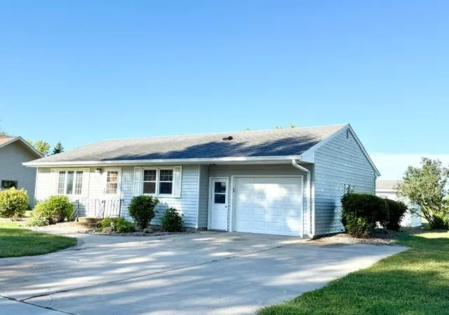 Photo 2 of Sale Pending at 460 N Park Ave, Le Center, MN 56057 | MLS# 7139060 | Listing updated on 2026-09-09