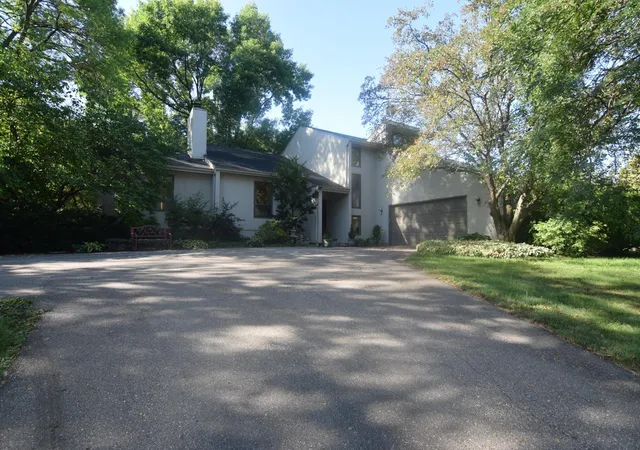 Photo 1 of Sale Pending at 91 S Shannon Dr, Shakopee, MN 55379 | MLS# 7139108 | Listing updated on 2026-09-09