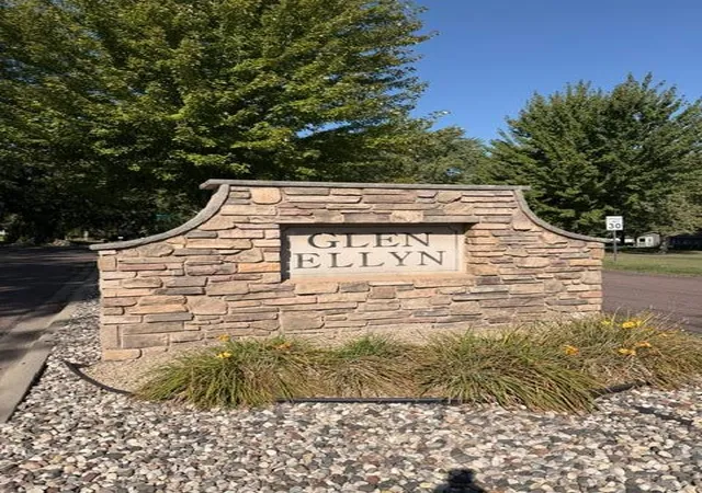 Photo 2 of Sale Pending at 91 S Shannon Dr, Shakopee, MN 55379 | MLS# 7139108 | Listing updated on 2026-09-09