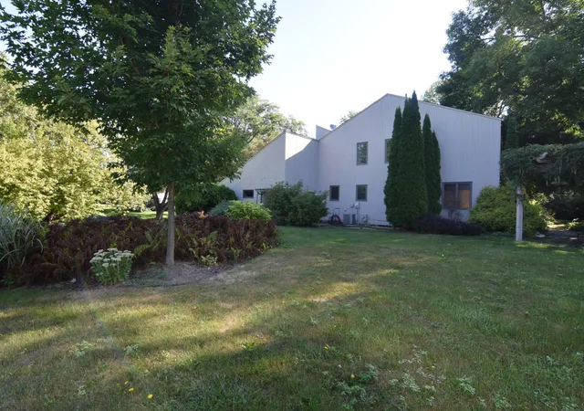Photo 3 of Sale Pending at 91 S Shannon Dr, Shakopee, MN 55379 | MLS# 7139108 | Listing updated on 2026-09-09