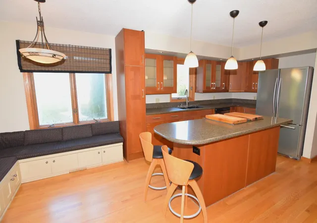 Photo 4 of Sale Pending at 91 S Shannon Dr, Shakopee, MN 55379 | MLS# 7139108 | Listing updated on 2026-09-09