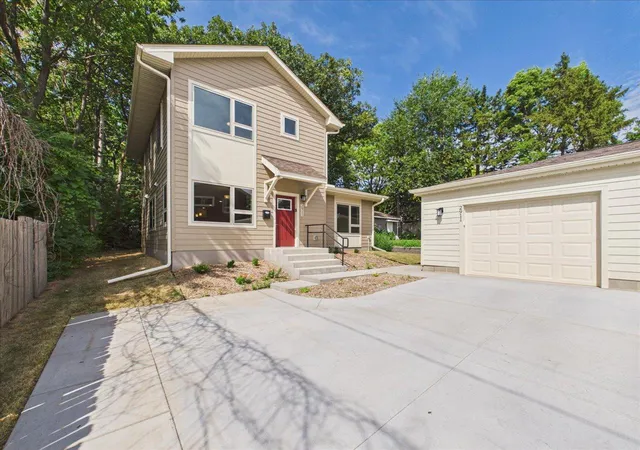 Photo 2 of Single family home for sale at 2911 N 4th Street, Minneapolis, MN 55411 | MLS# 7139499 | Listing updated on 2026-09-09