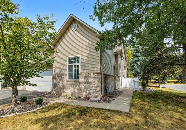 Photo 2 of Single family home for sale at 2802 Mallard Dr, Saint Paul, MN 55125 | MLS# 7139716 | Listing updated on 2026-09-11