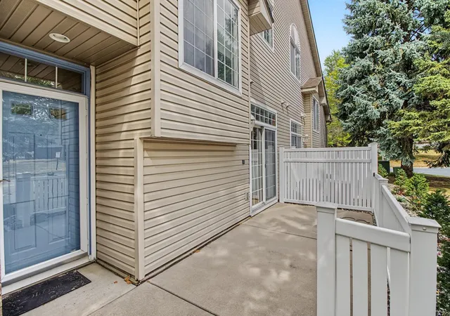 Photo 4 of Single family home for sale at 2802 Mallard Dr, Saint Paul, MN 55125 | MLS# 7139716 | Listing updated on 2026-09-11