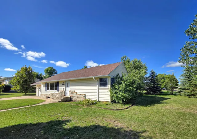 Photo 2 of Single family home for sale at 800 King Ave Sw, Wadena, MN 56482 | MLS# 7139855 | Listing updated on 2026-09-11