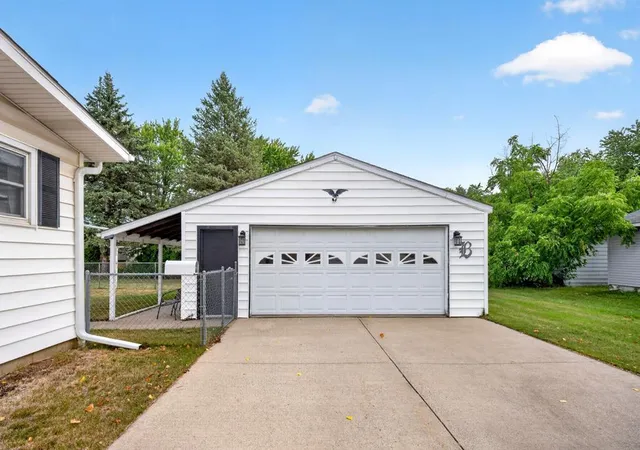 Photo 3 of Single family home for sale at 741 S 10th Street, Lake City, MN 55041 | MLS# 7139918 | Listing updated on 2026-09-17