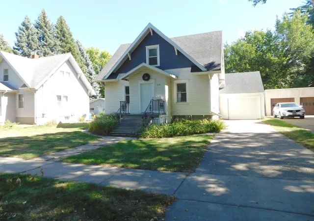 Photo 1 of Single family home for sale at 606 5th Street S, Moorhead, MN 56560 | MLS# 7140104 | Listing updated on 2026-10-07