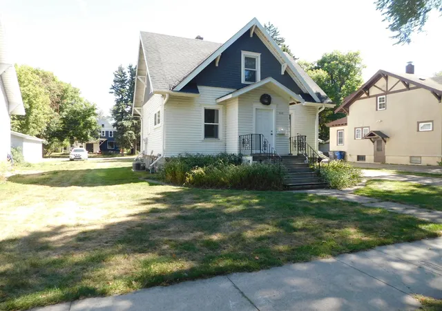 Photo 3 of Single family home for sale at 606 5th Street S, Moorhead, MN 56560 | MLS# 7140104 | Listing updated on 2026-10-07