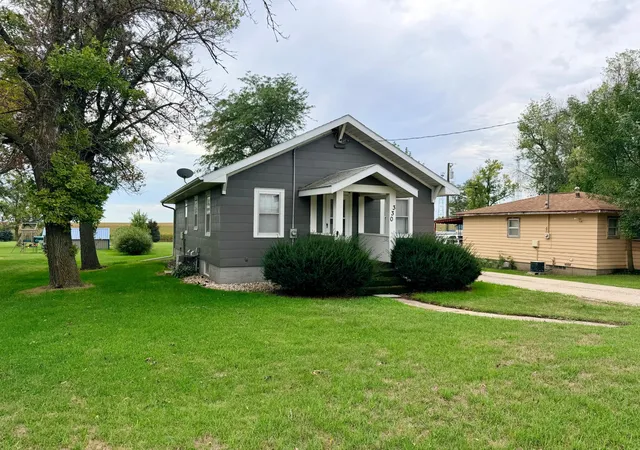 Photo 2 of Single family home for sale at 330 E 4th Street, Lismore, MN 56155 | MLS# 7140302 | Listing updated on 2026-09-09