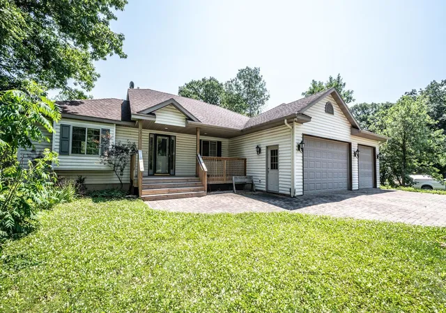 Photo 1 of Single family home for sale at 700 Ridge Rd, Henderson, MN 56044 | MLS# 7140596 | Listing updated on 2026-09-09