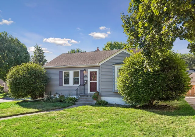Photo 2 of Sale Pending at 742 Idaho Ave W, Saint Paul, MN 55117 | MLS# 7140615 | Listing updated on 2026-09-29