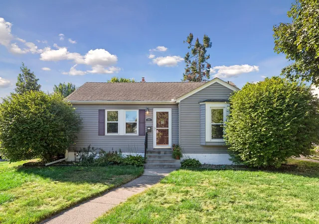 Photo 3 of Sale Pending at 742 Idaho Ave W, Saint Paul, MN 55117 | MLS# 7140615 | Listing updated on 2026-09-29