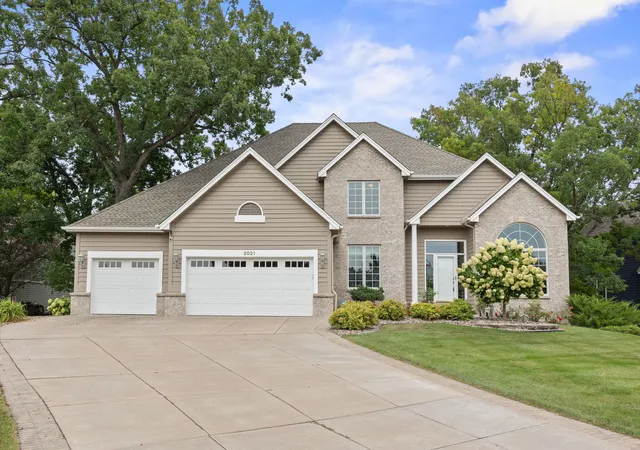 Photo 1 of Single family home for sale at 2021 Royale Dr, Saint Paul, MN 55122 | MLS# 7141050 | Listing updated on 2026-10-06