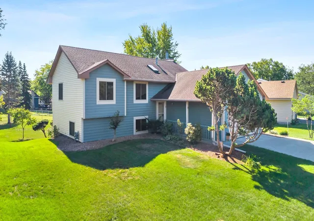 Photo 2 of Single family home for sale at 1013 Rushmore Dr, Burnsville, MN 55306 | MLS# 7141508 | Listing updated on 2026-09-17