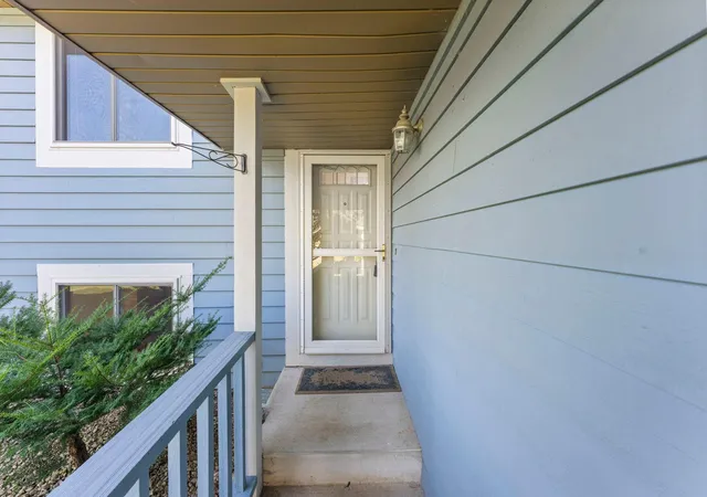 Photo 3 of Single family home for sale at 1013 Rushmore Dr, Burnsville, MN 55306 | MLS# 7141508 | Listing updated on 2026-09-17
