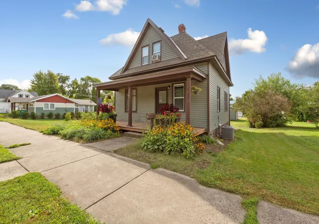 Photo 2 of Single family home for sale at 310 Oak Ave Sw, Montgomery, MN 56069 | MLS# 7141762 | Listing updated on 2026-09-17