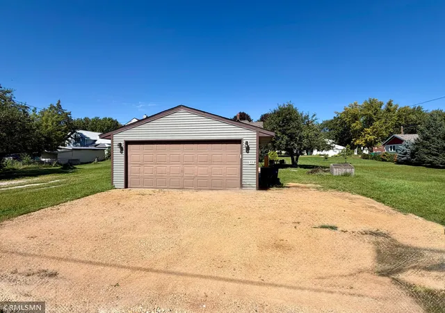Photo 3 of Single family home for sale at 310 Oak Ave Sw, Montgomery, MN 56069 | MLS# 7141762 | Listing updated on 2026-09-17