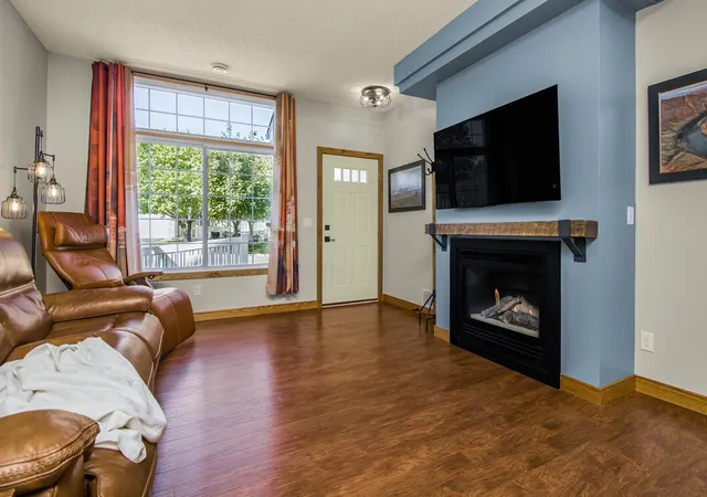 Photo 3 of Single family home for sale at 1944 Mockingbird Ave, Shakopee, MN 55379 | MLS# 7141935 | Listing updated on 2026-09-17