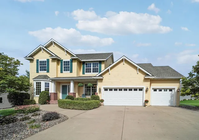 Photo 2 of Single family home for sale at 1470 River Shore Dr, Hastings, MN 55033 | MLS# 7141986 | Listing updated on 2026-09-18