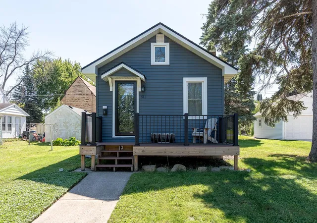 Photo 2 of Sale Pending at 511 W 6th Street, Mankato, MN 56001 | MLS# 7142179 | Listing updated on 2026-09-21