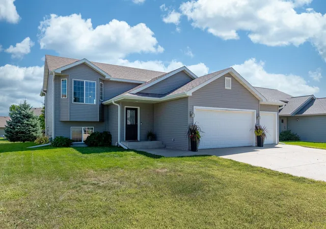 Photo 1 of Single family home for sale at 109 Pinehurst Dr, Mankato, MN 56001 | MLS# 7142390 | Listing updated on 2026-09-17