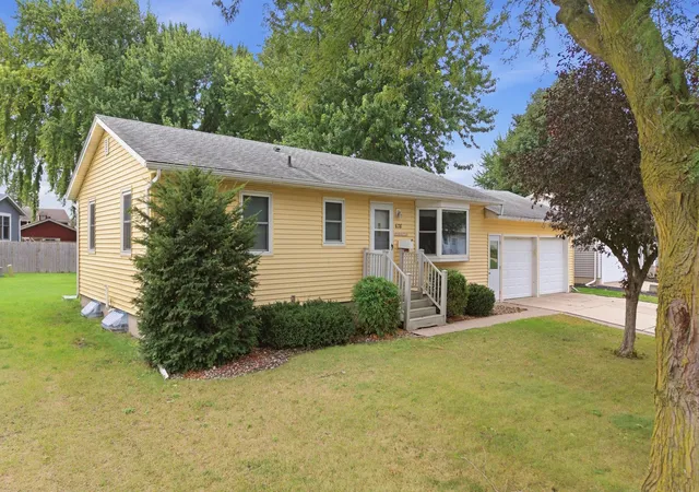 Photo 1 of Single family home for sale at 628 13th Avenue Se, Waseca, MN 56093 | MLS# 7142426 | Listing updated on 2026-09-17