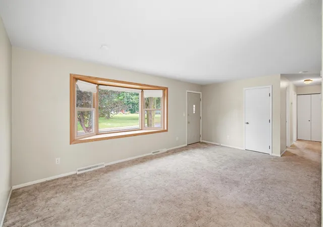 Photo 2 of Single family home for sale at 628 13th Avenue Se, Waseca, MN 56093 | MLS# 7142426 | Listing updated on 2026-09-17