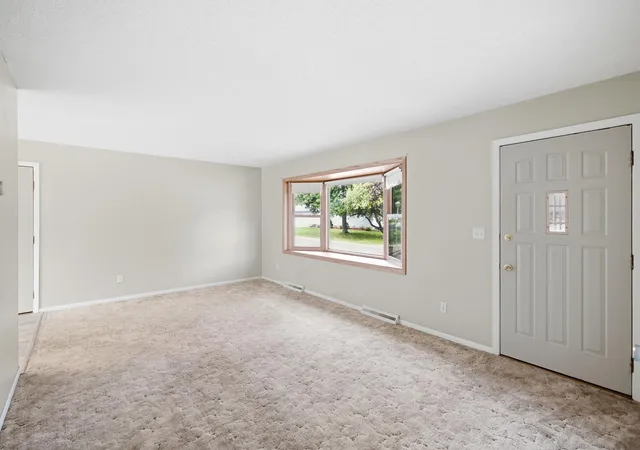 Photo 3 of Single family home for sale at 628 13th Avenue Se, Waseca, MN 56093 | MLS# 7142426 | Listing updated on 2026-09-17