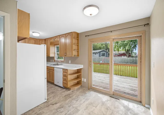 Photo 4 of Single family home for sale at 628 13th Avenue SE, Waseca, MN 56093 | MLS# 7142426 | Listing updated on 2026-09-17