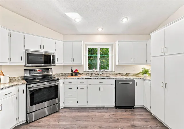 Photo 4 of Sale Pending at 2608 Edgewood Cir, Saint Cloud, MN 56301 | MLS# 7142518 | Listing updated on 2026-10-29