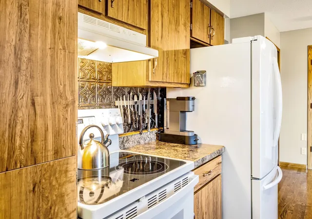 Photo 4 of Single family home for sale at 9180 Edgebrook Dr, Northfield, MN 55057 | MLS# 7142630 | Listing updated on 2026-09-17