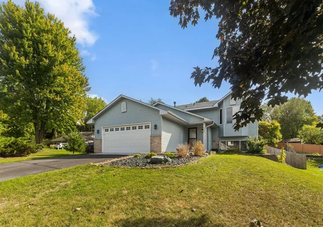 Photo 2 of Single family home for sale at 9337 Jeffery Ct S, Cottage Grove, MN 55016 | MLS# 7142705 | Listing updated on 2026-09-23