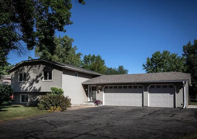 Photo 1 of Single family home for sale at 10015 Upper 205th St W, Lakeville, MN 55044 | MLS# 7142865 | Listing updated on 2026-09-17