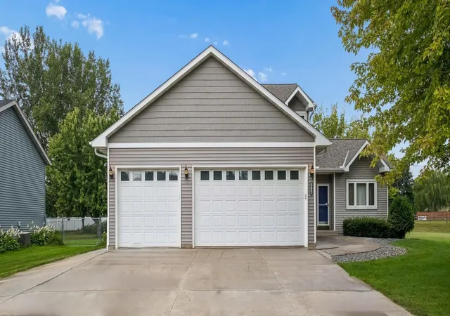 Photo 2 of Single family home for sale at 19215 English Ave, Farmington, MN 55024 | MLS# 7142937 | Listing updated on 2026-09-16