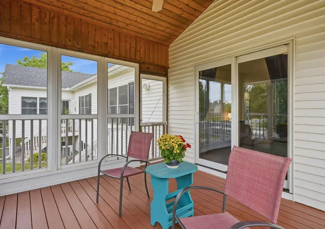 Photo 3 of Single family home for sale at 802 Saint Lawrence Dr, Northfield, MN 55057 | MLS# 7143651 | Listing updated on 2026-09-18