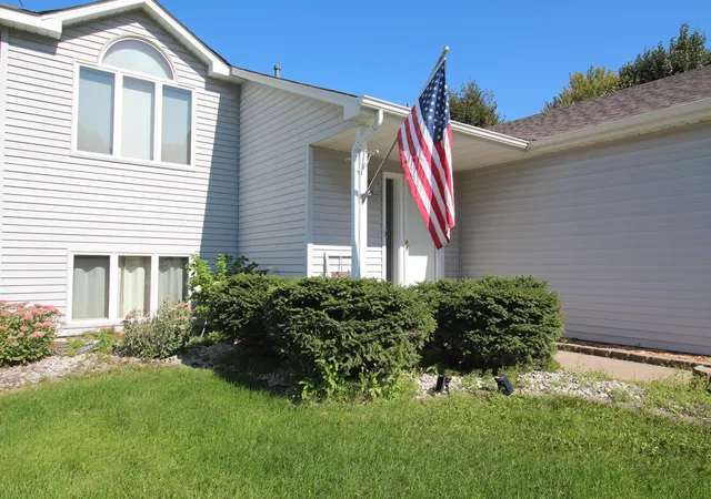 Photo 4 of Single family home for sale at 18896 Embers Ave, Farmington, MN 55024 | MLS# 7144076 | Listing updated on 2026-09-16