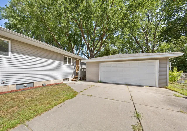 Photo 2 of Single family home for sale at 4242 Limestone Dr, Saint Paul, MN 55122 | MLS# 7144187 | Listing updated on 2026-09-18