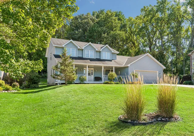 Photo 1 of Single family home for sale at 5027 Forest Glen Ct, Savage, MN 55378 | MLS# 7144235 | Listing updated on 2026-09-21