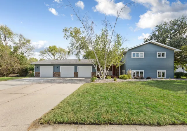 Photo 1 of Sale Pending at 1552 Nottingham Dr, North Mankato, MN 56003 | MLS# 7144347 | Listing updated on 2026-09-28