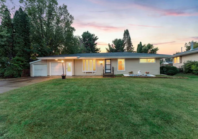 Photo 2 of Single family home for sale at 3907 Lakewood Ave, Saint Paul, MN 55110 | MLS# 7144407 | Listing updated on 2026-09-17