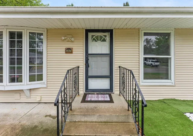 Photo 3 of Single family home for sale at 3907 Lakewood Ave, Saint Paul, MN 55110 | MLS# 7144407 | Listing updated on 2026-09-17