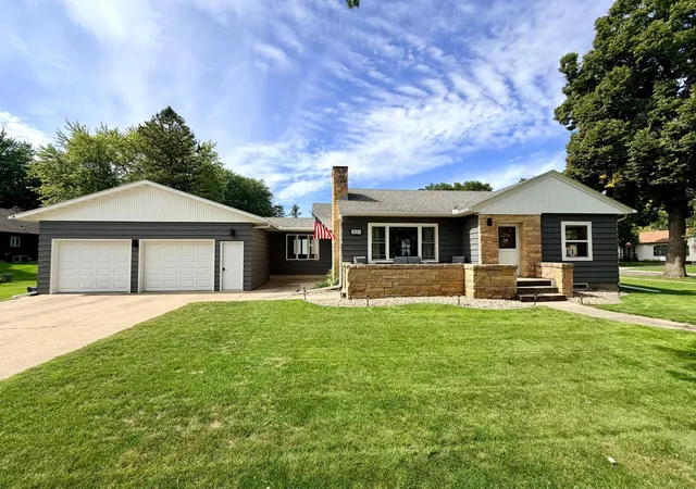 Photo 1 of Single family home for sale at 821 Turner St, Worthington, MN 56187 | MLS# 7144602 | Listing updated on 2026-09-17