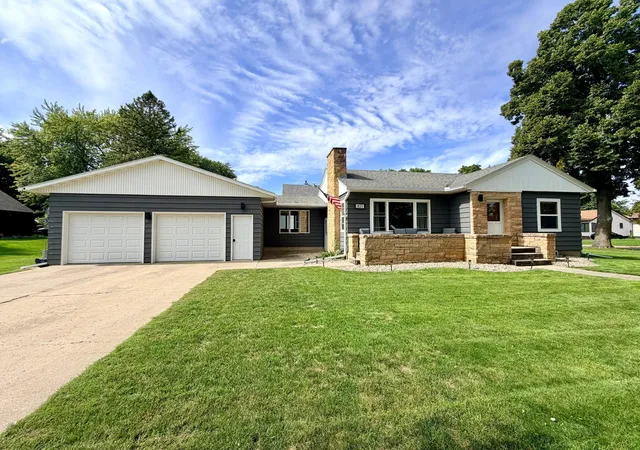 Photo 2 of Single family home for sale at 821 Turner St, Worthington, MN 56187 | MLS# 7144602 | Listing updated on 2026-09-17