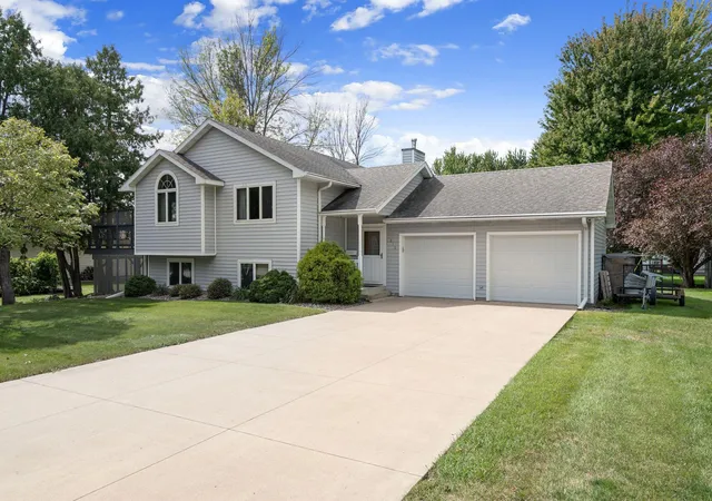 Photo 1 of Single family home for sale at 210 Hilltop Ave, Owatonna, MN 55060 | MLS# 7144726 | Listing updated on 2026-09-18