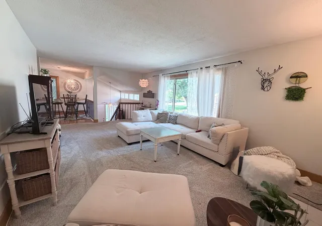 Photo 2 of Single family home for sale at 118 Avignon Ct, Saint Paul, MN 55125 | MLS# 7144842 | Listing updated on 2026-09-17