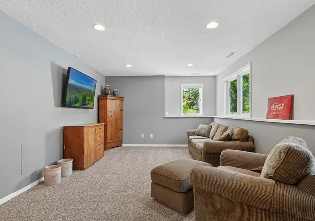 Photo 3 of Single family home for sale at 1860 Spinaker Dr, Saint Paul, MN 55125 | MLS# 7144930 | Listing updated on 2026-09-18