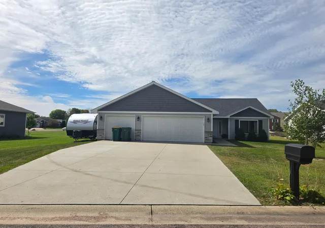 Single family home for sale at 124 Kenna Dr, Le Sueur, MN 56058 | MLS# 7145145